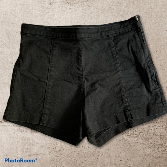 H&M High Rise Short Shorts - Picture 4 of 4